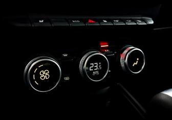 Подержанный автомобиль Renault Duster 2021 года (25 фото)