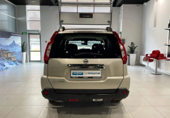 Подержанный автомобиль Nissan X-Trail 2012 года (5 фото)