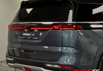 Подержанный автомобиль Kia Carnival 2021 года (28 фото)