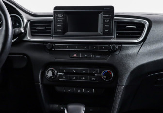 Подержанный автомобиль Kia Ceed Hatchback 2018 года (8 фото)