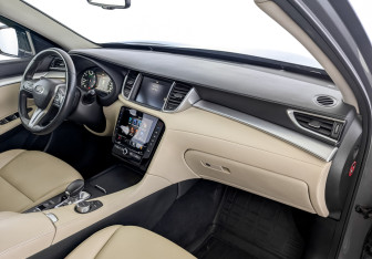 Подержанный автомобиль Infiniti QX50 2021 года (11 фото)