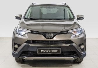 Подержанный автомобиль Toyota RAV4 2018 года (2 фото)