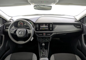 Подержанный автомобиль Skoda Rapid Liftback 2021 года (14 фото)