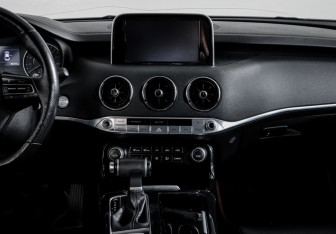 Подержанный автомобиль Kia Stinger 2018 года (13 фото)