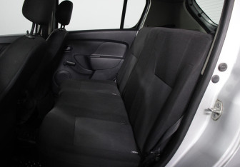 Подержанный автомобиль Renault Sandero 2014 года (11 фото)