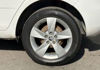 Подержанный автомобиль Skoda Fabia Hatchback 2013 года (12 фото)