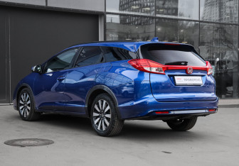 Подержанный автомобиль Honda Civic Wagon 2015 года (6 фото)