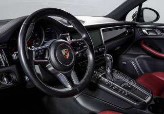 Подержанный автомобиль Porsche Macan 2021 года (14 фото)