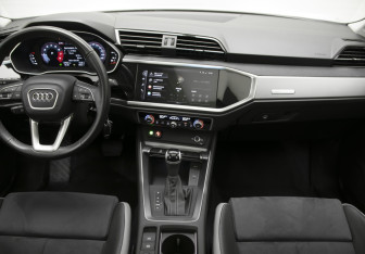 Подержанный автомобиль Audi Q3 2023 года (18 фото)