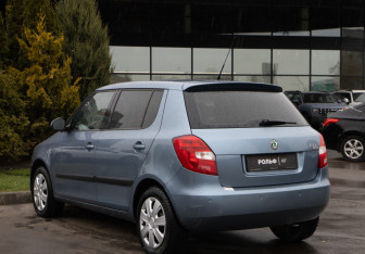 Подержанный автомобиль Skoda Fabia Hatchback 2008 года (5 фото)