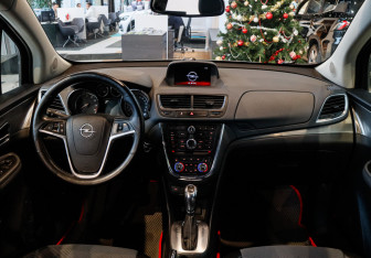 Подержанный автомобиль Opel Mokka 2014 года (17 фото)