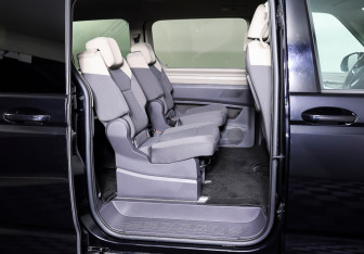 Подержанный автомобиль Volkswagen Multivan 2022 года (11 фото)