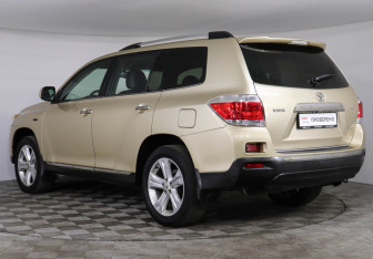 Подержанный автомобиль Toyota Highlander 2011 года (7 фото)