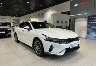 Подержанный автомобиль Kia K5 2021 года (3 фото)