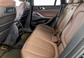 Подержанный автомобиль BMW X6 2021 года (12 фото)