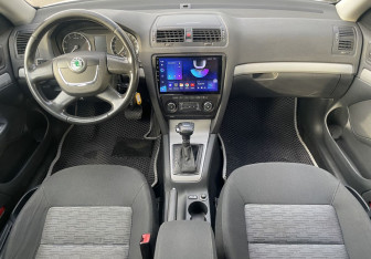 Подержанный автомобиль Skoda Octavia Liftback 2011 года (10 фото)