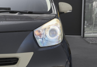 Подержанный автомобиль Toyota iQ 2009 года (18 фото)