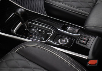 Подержанный автомобиль Mitsubishi Outlander 2022 года (23 фото)