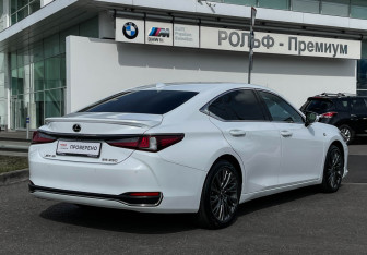 Подержанный автомобиль Lexus ES 2020 года (5 фото)