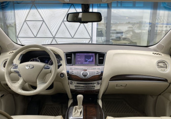 Подержанный автомобиль Infiniti JX 2013 года (12 фото)