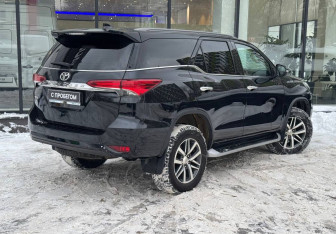 Подержанный автомобиль Toyota Fortuner 2019 года (8 фото)