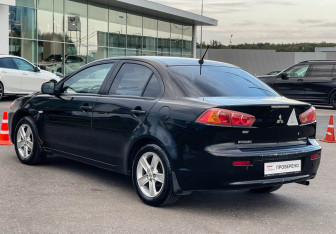 Подержанный автомобиль Mitsubishi Lancer Sedan 2007 года (7 фото)