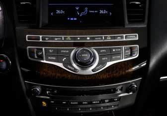 Подержанный автомобиль Infiniti QX60 2019 года (25 фото)