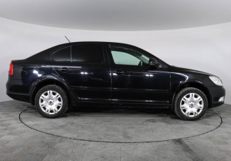 Подержанный автомобиль Skoda Octavia Liftback 2012 года (4 фото)