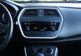 Подержанный автомобиль Suzuki SX4 Hatchback 2014 года (15 фото)