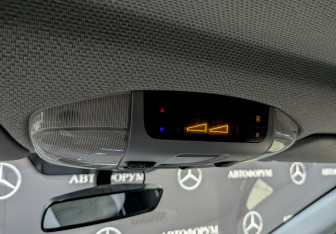 Подержанный автомобиль Mercedes-Benz Viano 2011 года (25 фото)