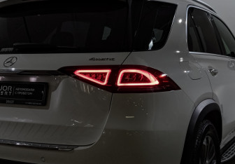 Подержанный автомобиль Mercedes-Benz GLE 2021 года (27 фото)