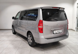 Подержанный автомобиль Hyundai Grand Starex 2015 года (7 фото)