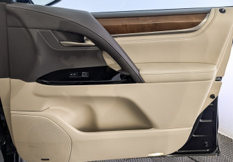 Подержанный автомобиль Lexus LX 2020 года (25 фото)