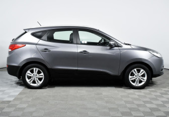 Подержанный автомобиль Hyundai ix35 2012 года (4 фото)