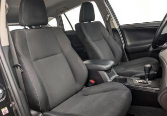 Подержанный автомобиль Toyota RAV4 2017 года (23 фото)