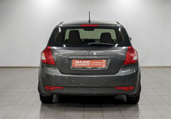 Подержанный автомобиль Kia Ceed Hatchback 2012 года (6 фото)