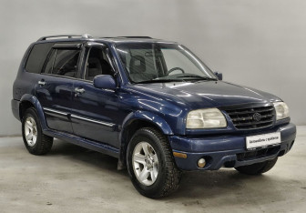 Подержанный автомобиль Suzuki Grand Vitara 2001 года (3 фото)