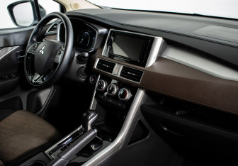Подержанный автомобиль Mitsubishi Xpander 2022 года (11 фото)