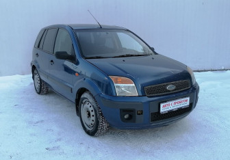 Подержанный автомобиль Ford Fusion 2008 года (3 фото)