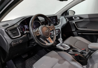 Подержанный автомобиль Kia Ceed Hatchback 2021 года (15 фото)