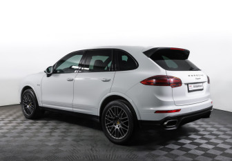 Подержанный автомобиль Porsche Cayenne 2017 года (7 фото)