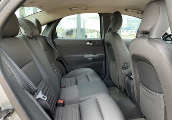 Подержанный автомобиль Volvo S40 2008 года (20 фото)