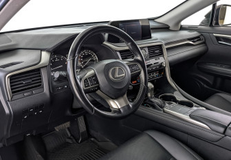 Подержанный автомобиль Lexus RX 2021 года (15 фото)