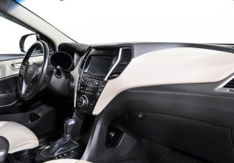Подержанный автомобиль Hyundai Santa Fe 2017 года (8 фото)