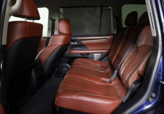 Подержанный автомобиль Lexus LX 2015 года (11 фото)