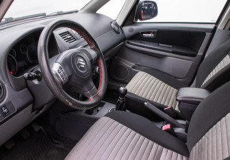 Подержанный автомобиль Suzuki SX4 Hatchback 2010 года (10 фото)