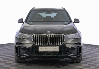 Подержанный автомобиль BMW X5 2022 года (2 фото)