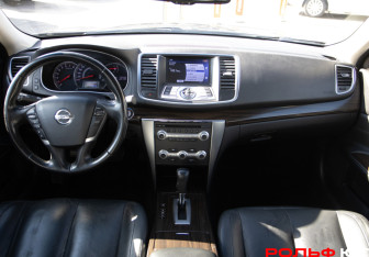 Подержанный автомобиль Nissan Teana 2011 года (11 фото)