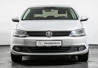 Подержанный автомобиль Volkswagen Jetta Sedan 2012 года (2 фото)
