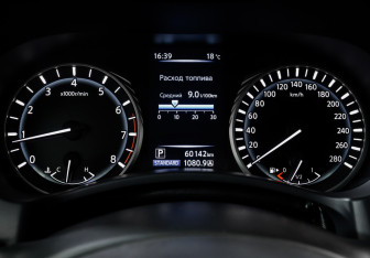 Подержанный автомобиль Infiniti Q50 2022 года (11 фото)